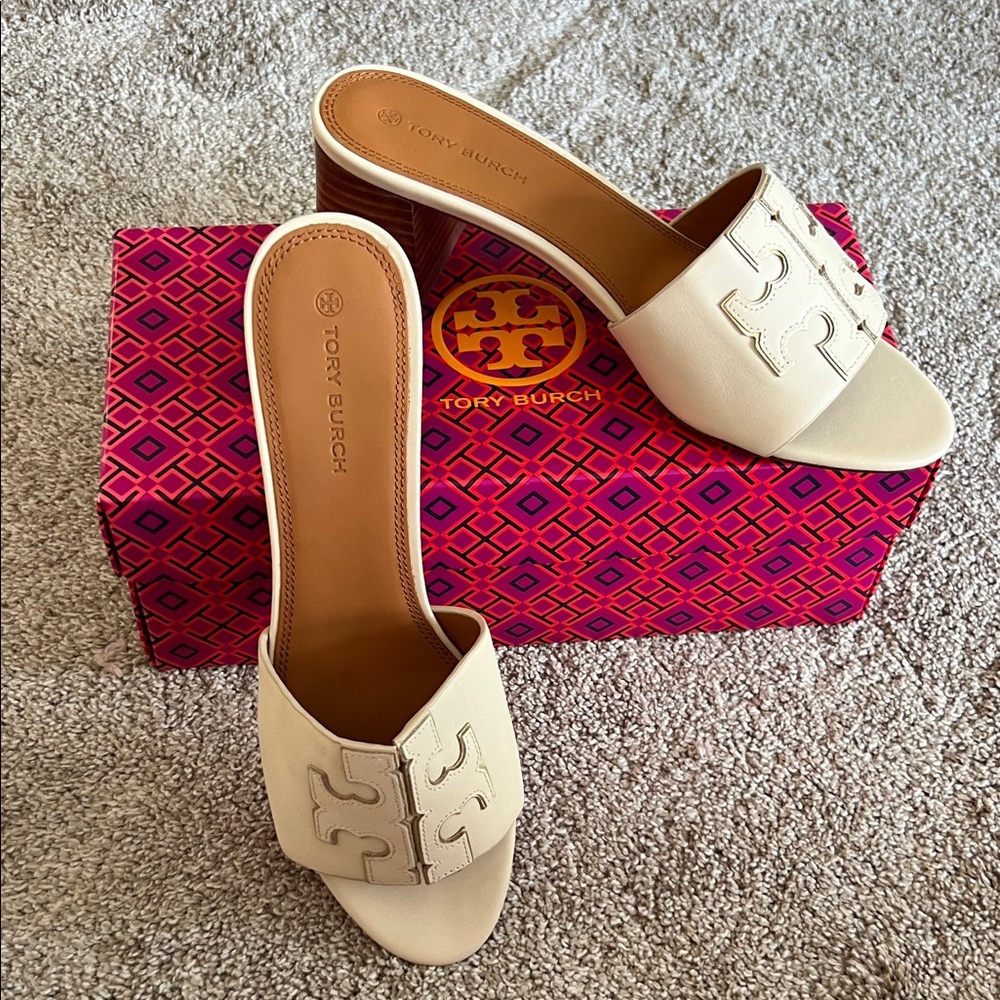 Tory Burch INES 55MM Slide - Calf Leather/Metalic. New Cream / Gold 101